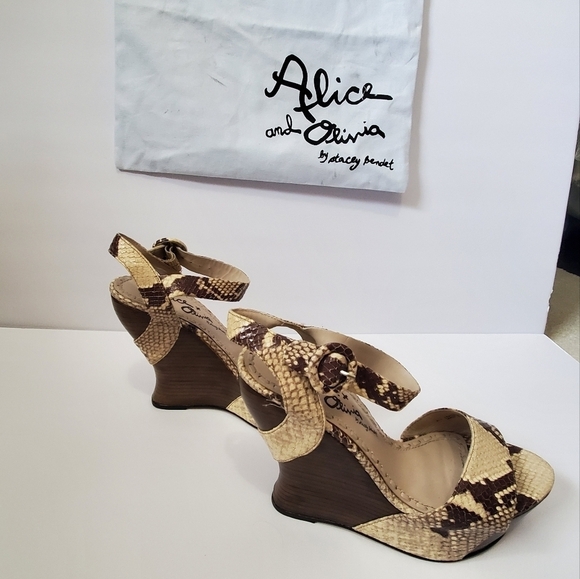 Alice + Olivia  platform sandal. Sz 40. Snakeskin Joyce style - Picture 1 of 11